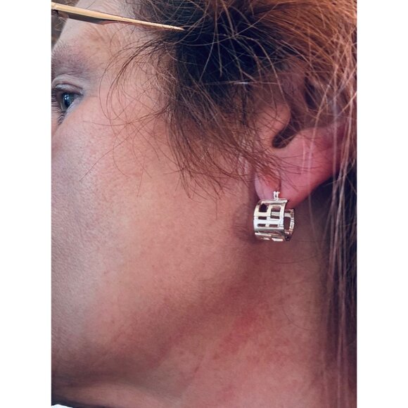 925 Sterling Silver Hoop Earrings Vintage Cutout Design Lightweight Estate Jewel - Picture 5 of 10